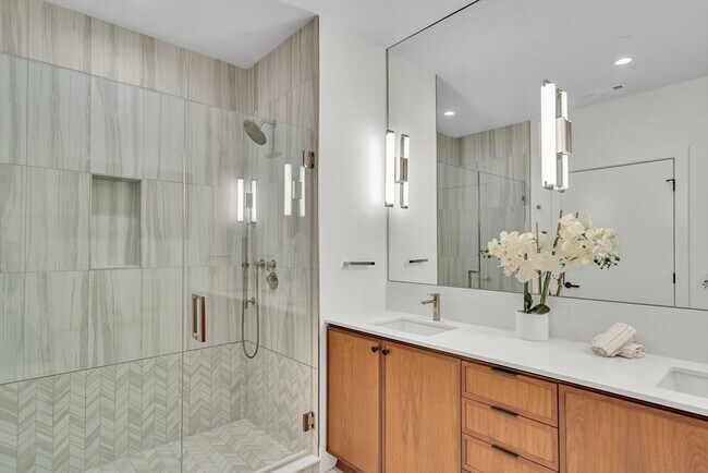 Building Photo - 566 Columbus Ave