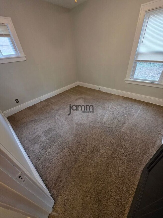 Building Photo - 2196 Lewis Dr