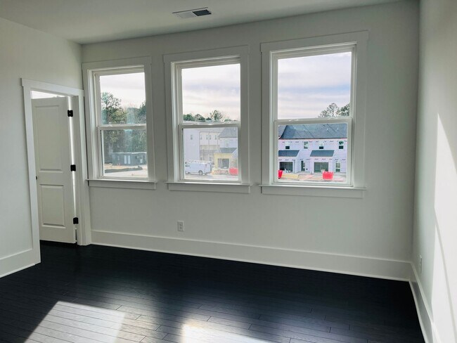 Building Photo - LIKE NEW IN PARK VUE! Townhome located across from Westside Park in Atlanta! MUST SEE!