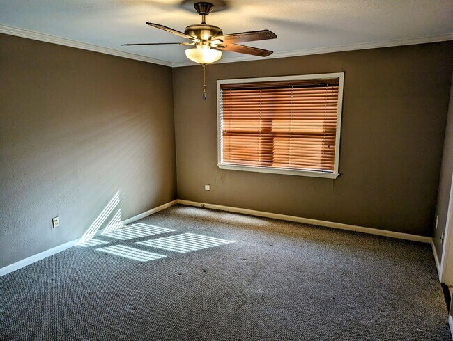 Building Photo - Updated 3/2 in Scott with Country Views!