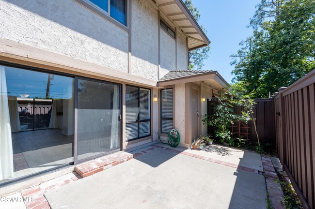 Building Photo - 28955 Oakpath Dr