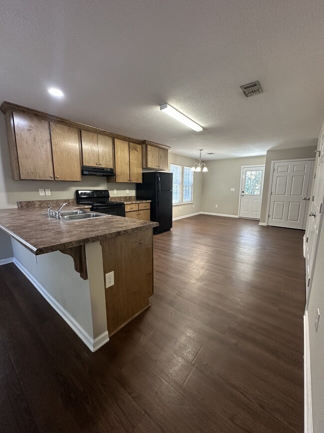 Building Photo - 128 Branch St