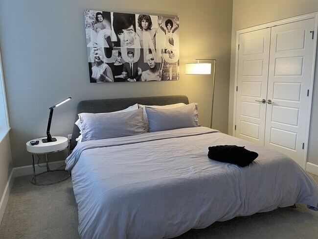 Building Photo - 256 E Main St