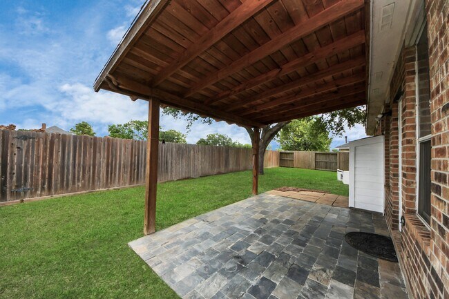 Building Photo - 13114 Oak Ledge Dr