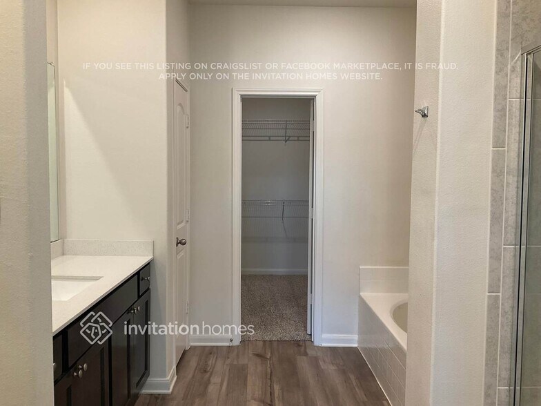 Building Photo - 3125 Angus Dr