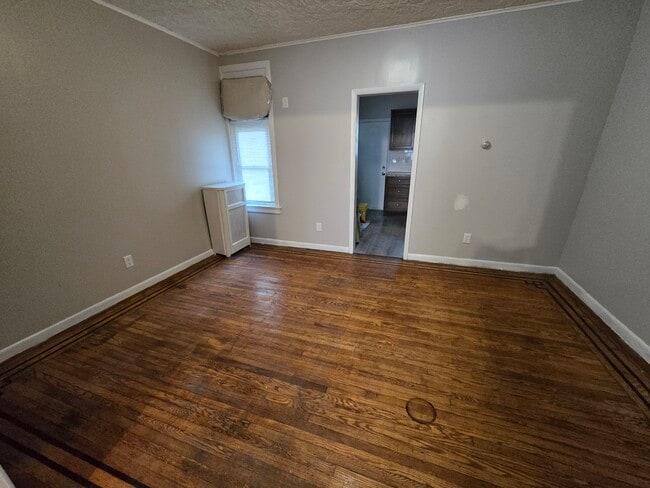 Building Photo - 1353 Dyre St