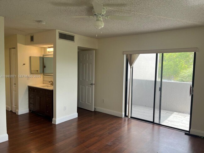 Building Photo - 8810 SW 132nd Pl