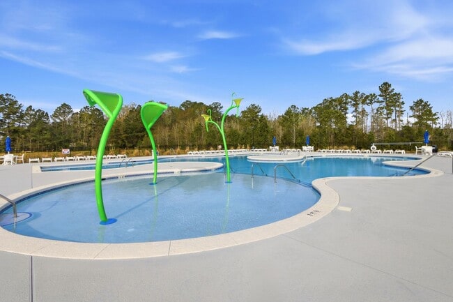 Building Photo - Spacious Living in Stateside – Comfort, Style & Convenience!