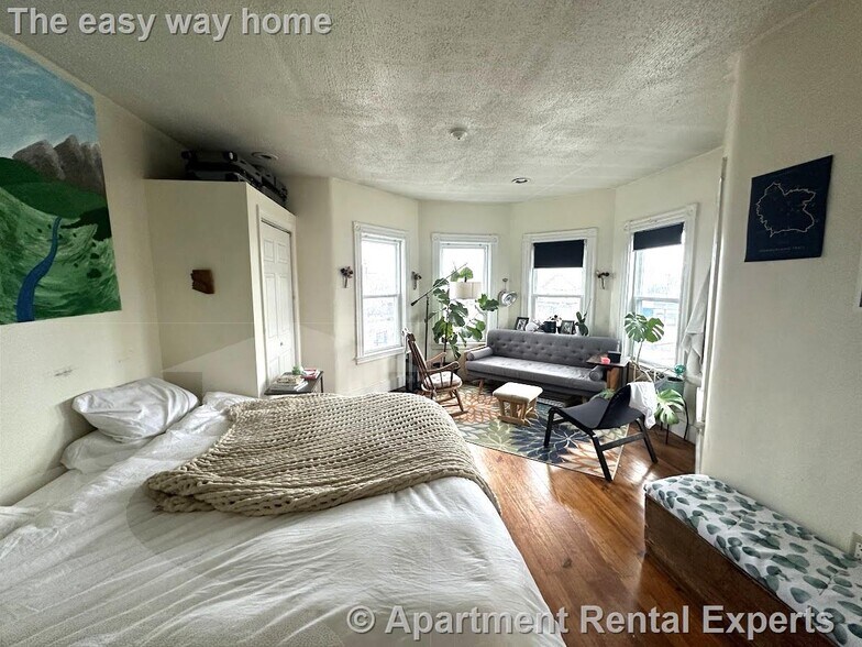 Building Photo - 9 Medford St