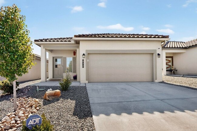 Building Photo - 832 Amatista Lp SE