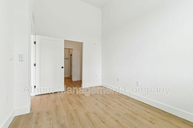 Building Photo - 221 S Bumby Ave