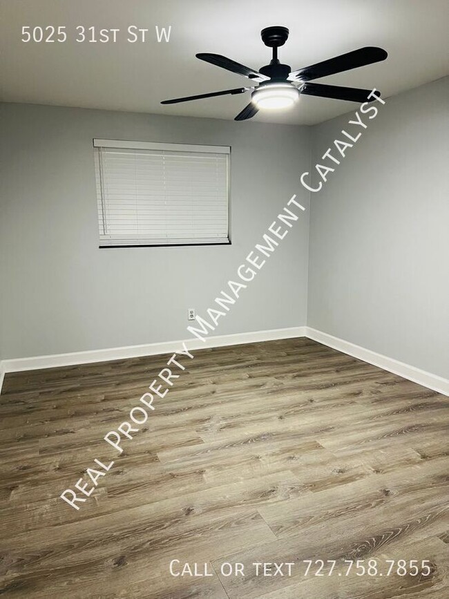 Building Photo - Completely remodeled 2 bed, 2 bath beautif...