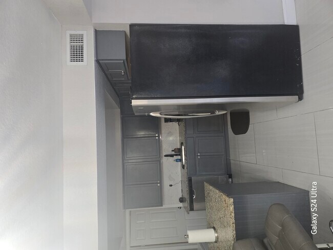 Building Photo - 618 SW 1st St