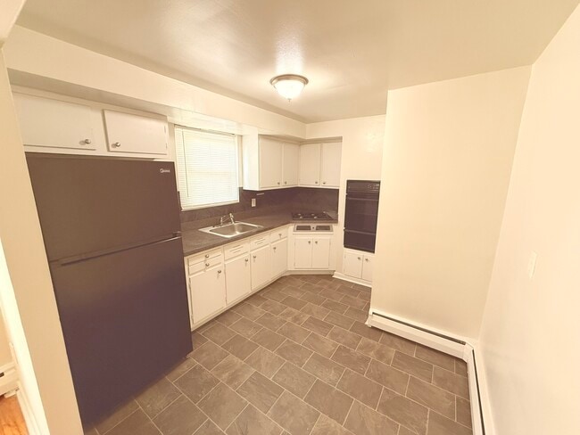 Building Photo - 615 Paxon Ave