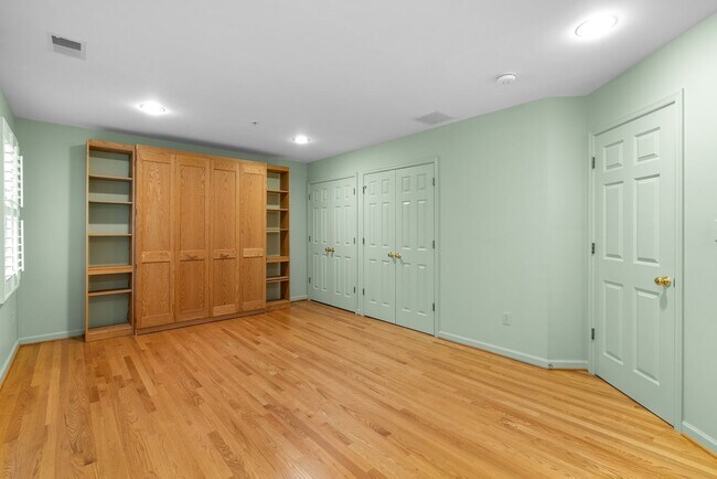 Building Photo - 3 Bed 3.5 Bath - Rockville Townhome - 2 Ca...