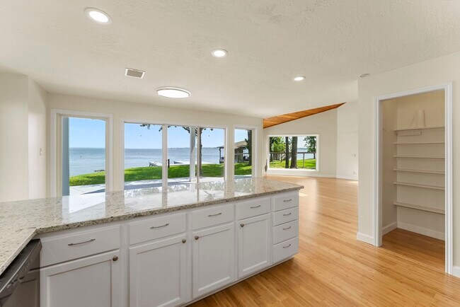 Building Photo - 3920 Brookhaven Dr
