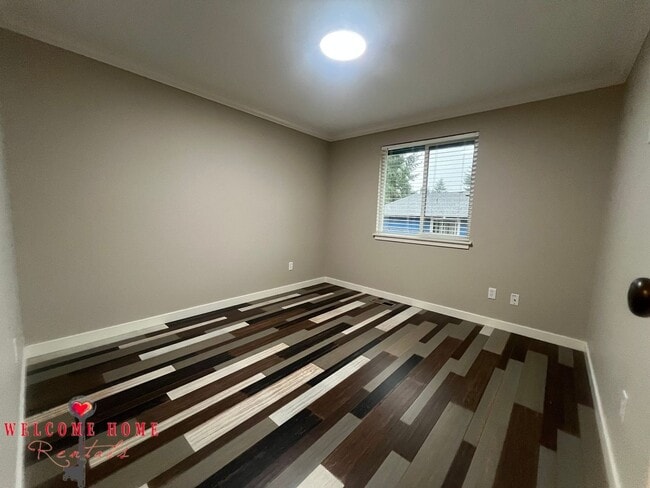 Building Photo - Remodeled rambler, no carpet, with HUGE fenced yard!!