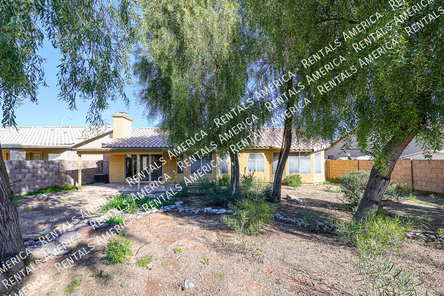 Building Photo - 5351 W Saragosa St