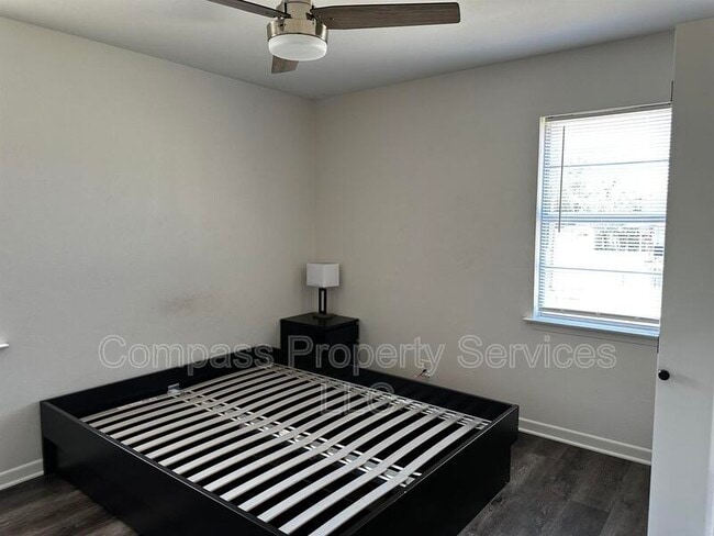 Building Photo - 201 Waters St