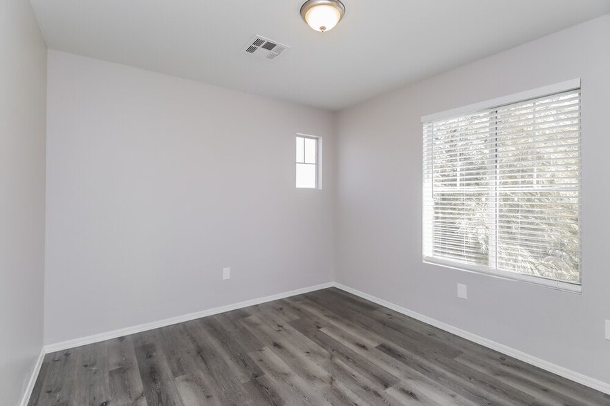 Building Photo - 8657 E Kiva Ave