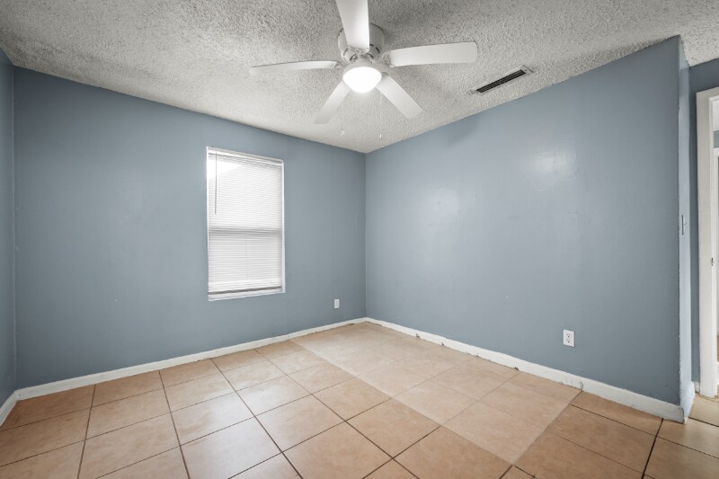 Building Photo - 304 Bernard Rd