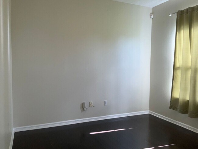 Building Photo - Single family home with 3 bedrooms, 2.5 ba...