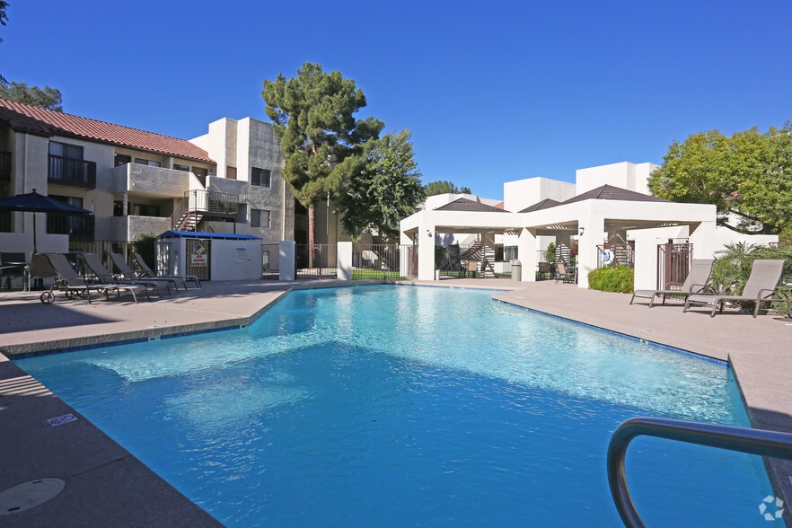 Building Photo - Villa Fiesta