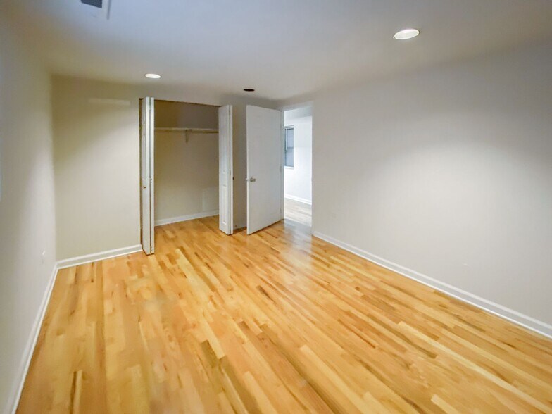 Building Photo - 3637 N Paulina St