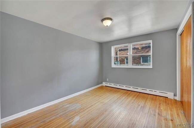 Building Photo - 626 Kenmore Ave