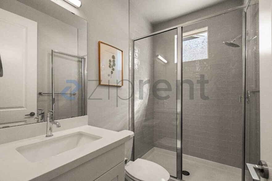 Building Photo - Unit A