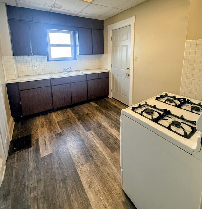Building Photo - Three bedroom one bathroom single family home for rent