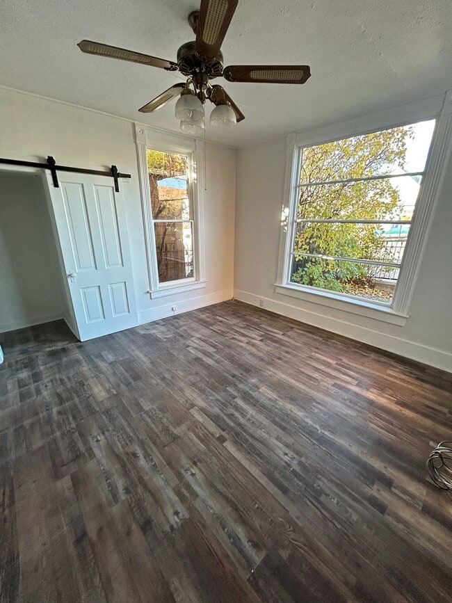 Building Photo - 854 S Main St