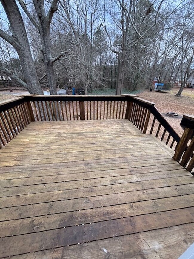 Building Photo - Updated Remodeled Large Open Split-Level Home with Full Finished Basement!