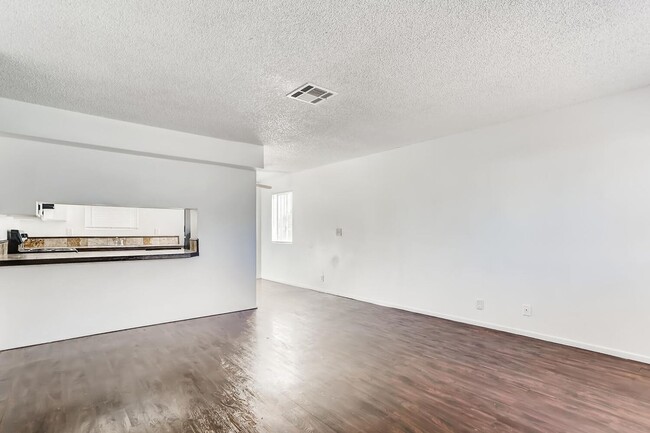 Building Photo - Redone STUNNING 1st floor Apartment!