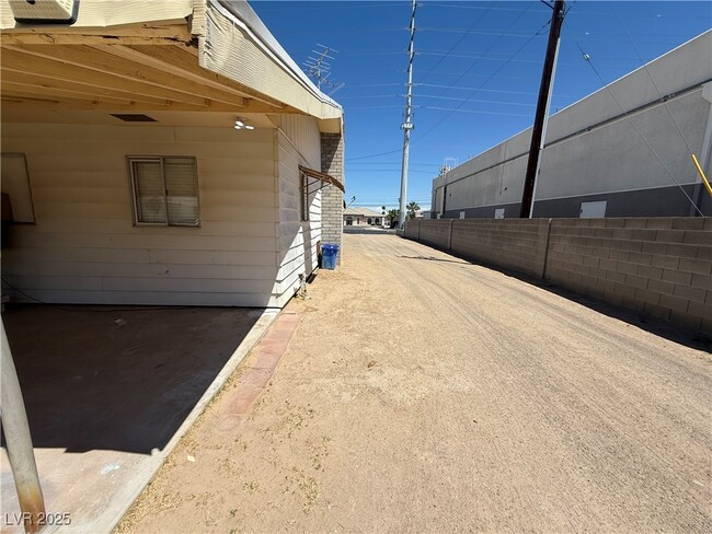Building Photo - 5643 S Pecos Rd