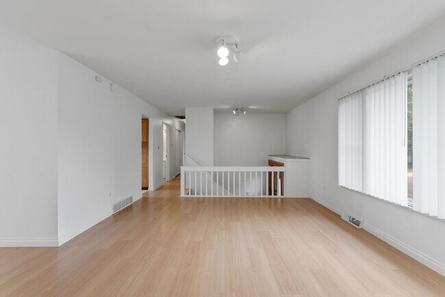 Building Photo - 5 Bedroom home with finished basement