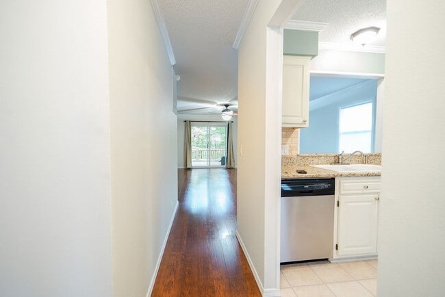 Building Photo - !!!!!!!! MOVE IN SPECIAL -- $1200 FOR FIRST 2 MONTHS!!!!!!!!  -- Come and enjoy your stay at this...