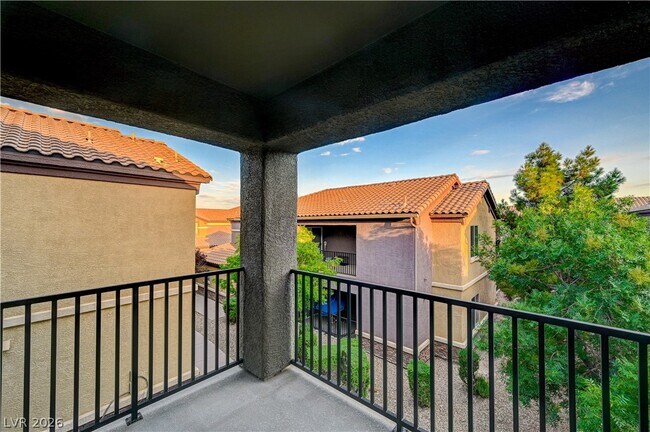 Building Photo - 6868 Sky Pointe Dr