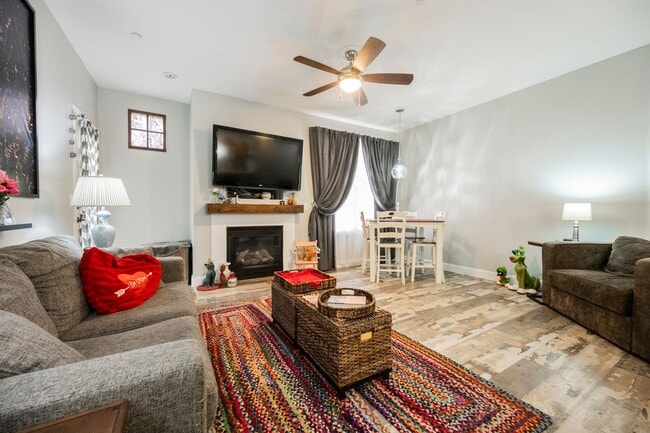 Building Photo - Beautiful 2 bedroom condo-North Las Vegas