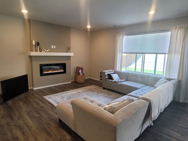 Building Photo - Edgewood home for rent - 4 bedroom 3 bath ...