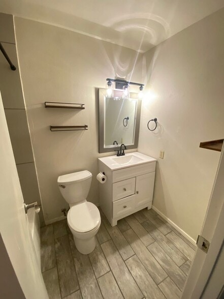 Building Photo - 9255 E Lehigh Ave