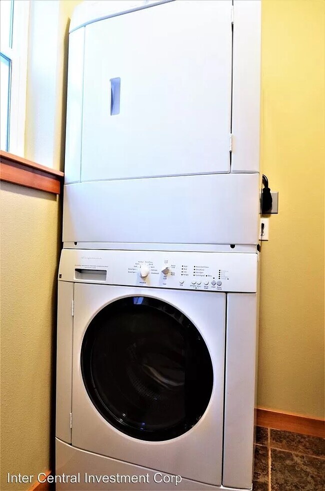 Building Photo - 4533 41st Ave SW