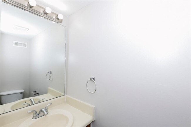 Building Photo - 7215 Crestside Dr