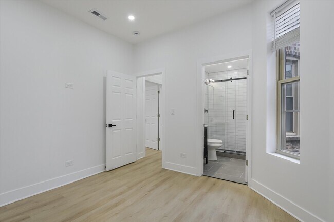 Building Photo - 1114 N Wolcott Ave