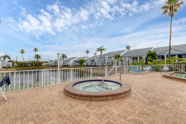 Building Photo - 513 Woodstork Cir