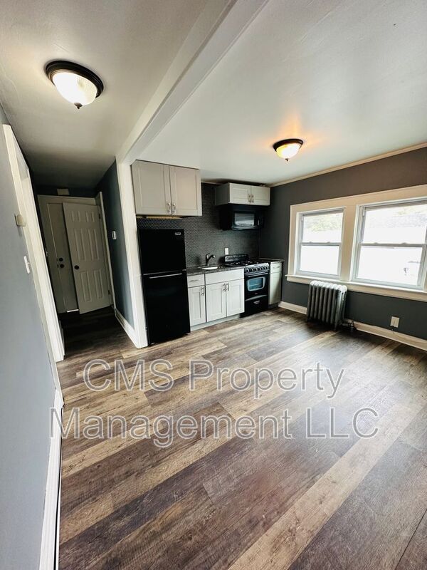 Building Photo - 301 E 9th Ave