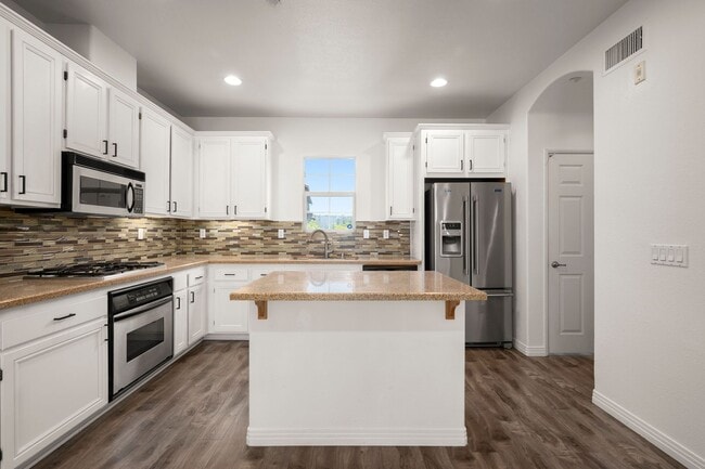 Building Photo - Upgraded Mission Valley 2 Bed 2.5 Bath at the Terraces of Escala! Small Pet OK!