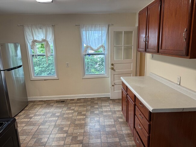 Building Photo - Cozy 2BR, 1BA Single Family Home 2CG
