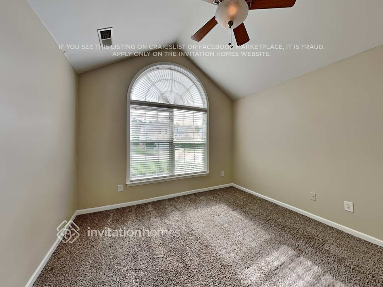 Building Photo - 1029 S Creek Dr