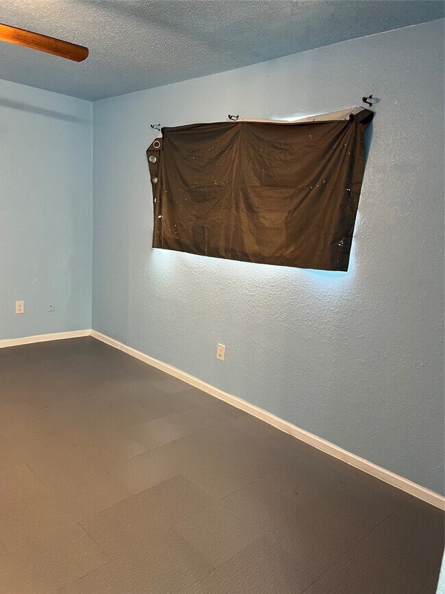 Building Photo - 8405 Wilcrest Dr